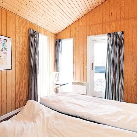 3 Bedroom Gorgeous Home In Nexø Feriehus *